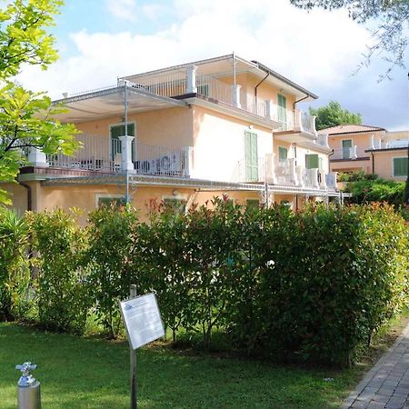 Apartment In Marina Di Massa - Toskana 24103 Экстерьер фото