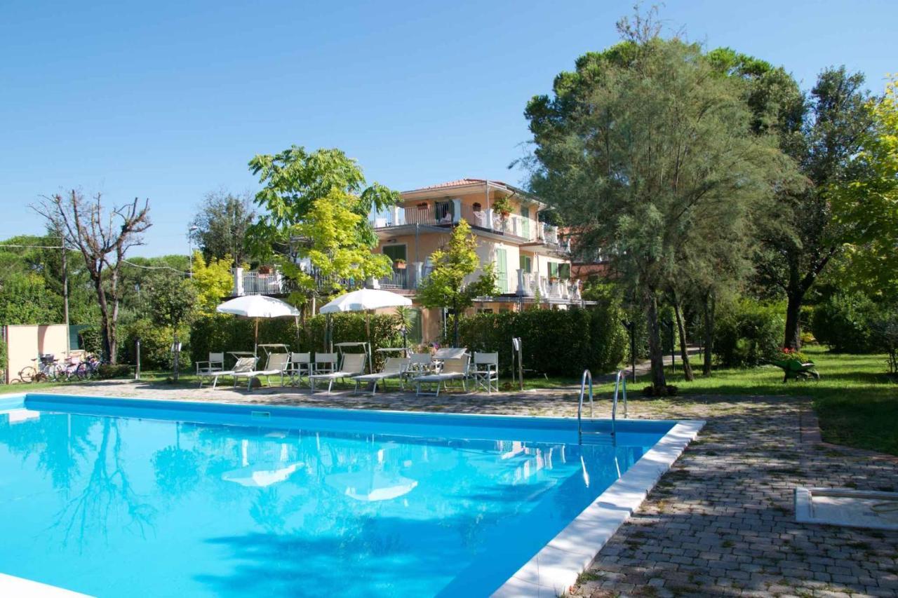 Apartment In Marina Di Massa - Toskana 24103 Экстерьер фото