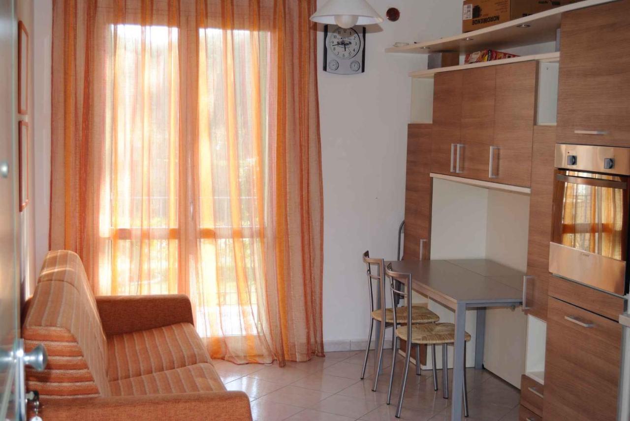 Apartment In Marina Di Massa - Toskana 24103 Экстерьер фото