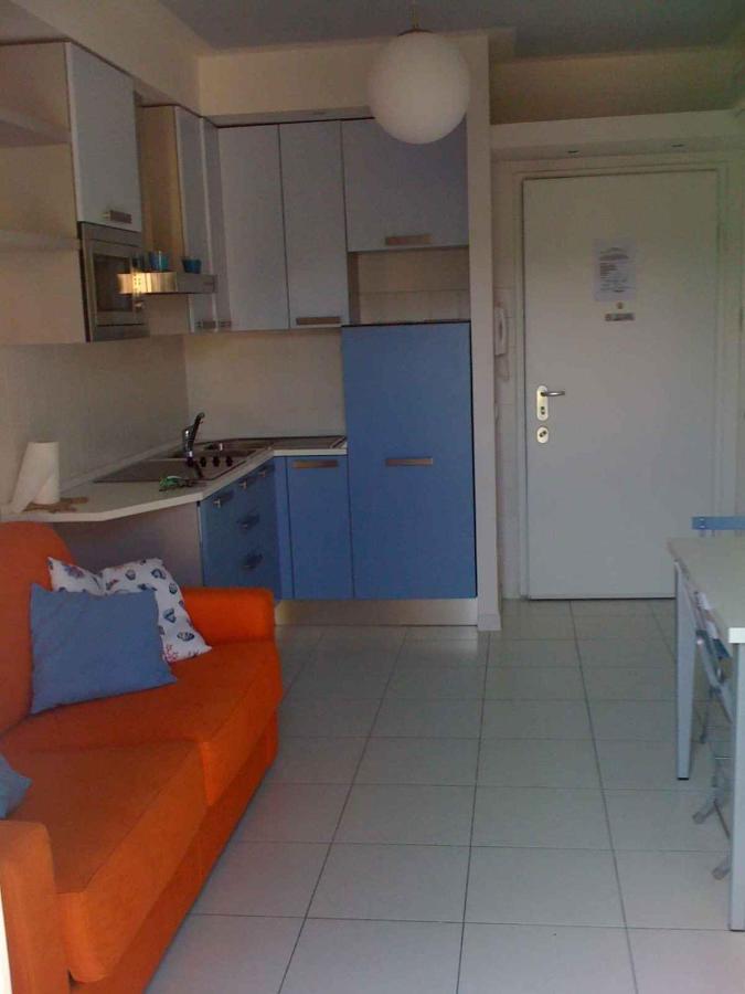 Apartment In Marina Di Massa - Toskana 24103 Экстерьер фото