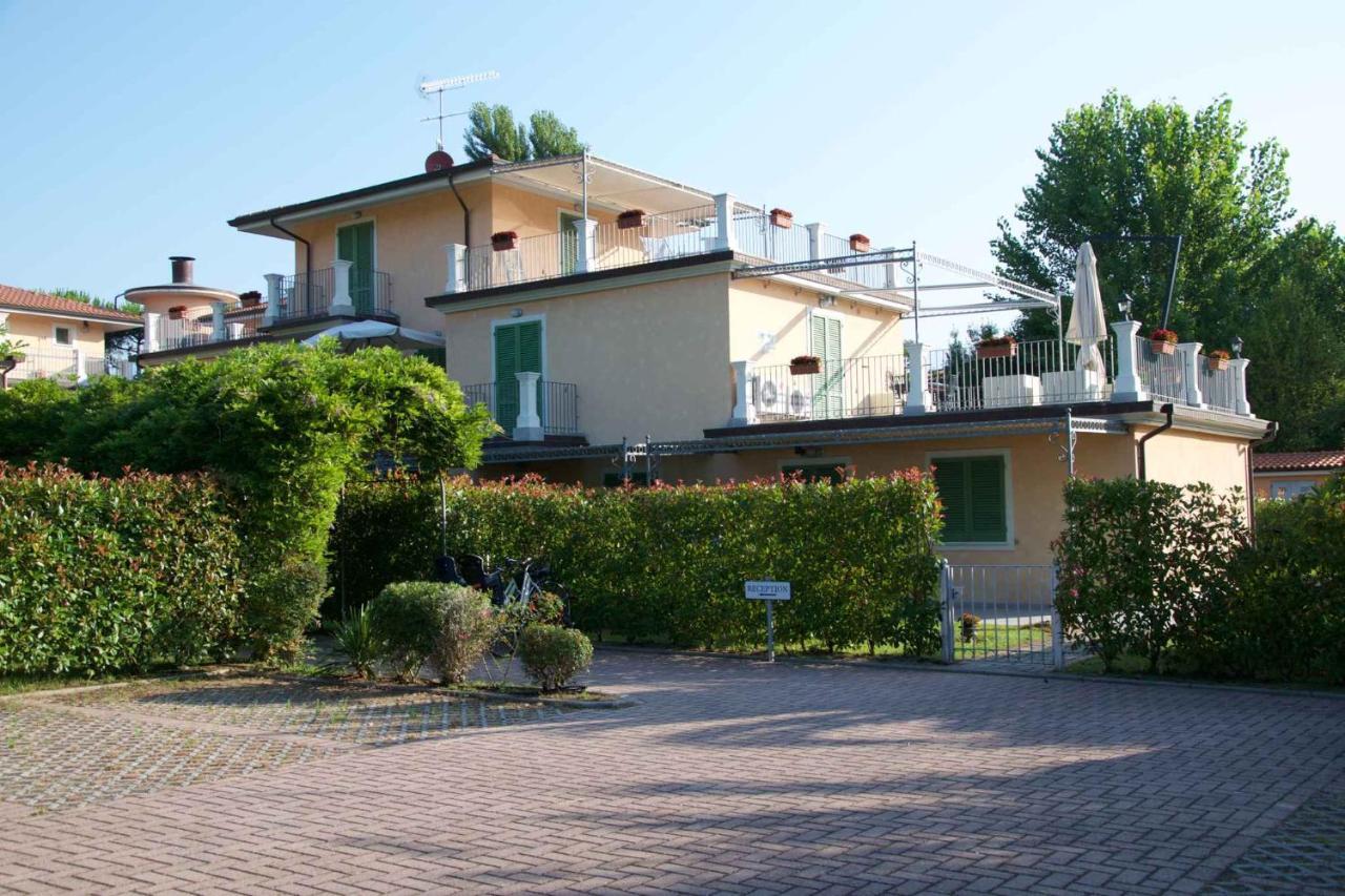 Apartment In Marina Di Massa - Toskana 24103 Экстерьер фото